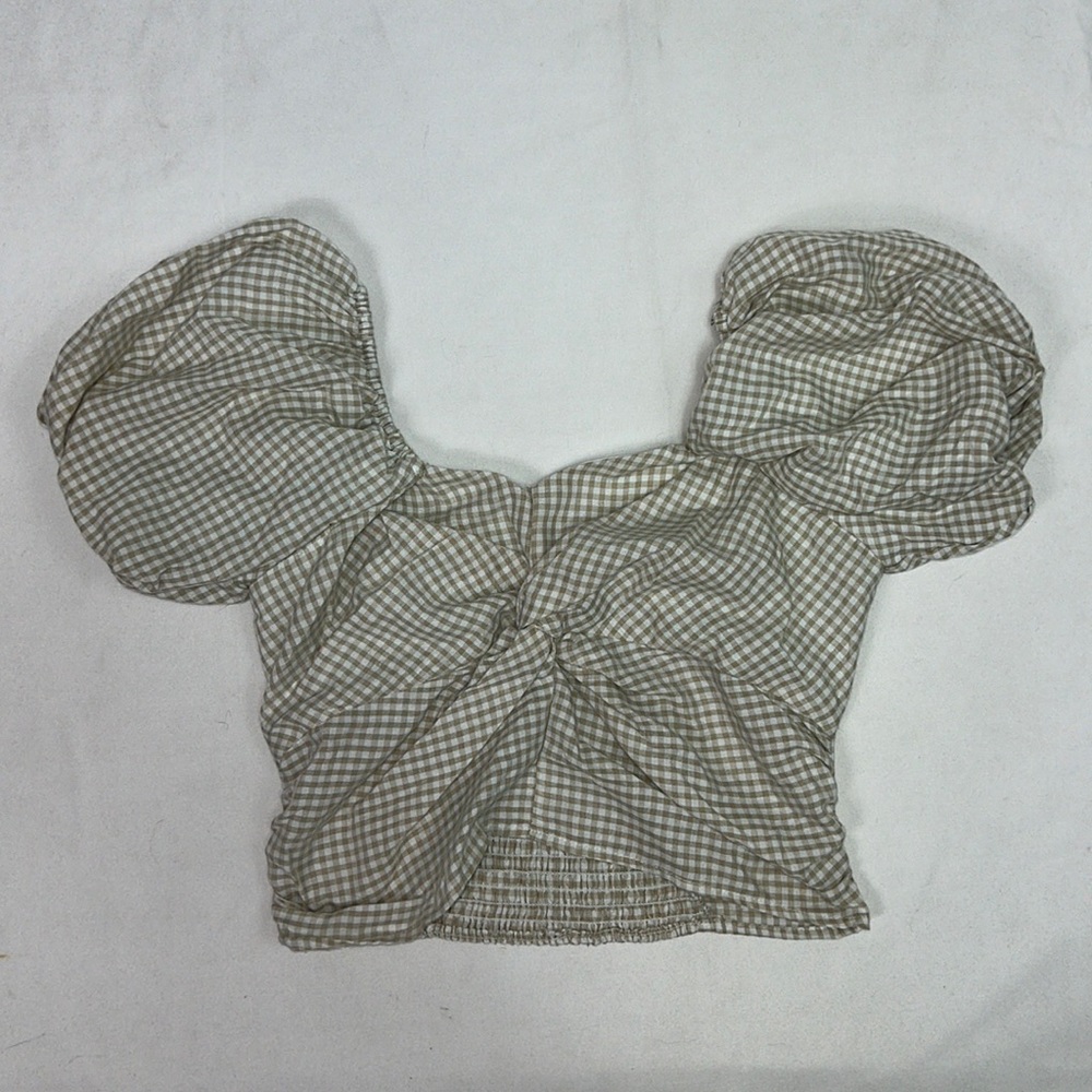 2391 juniors green rabbit rise crop top